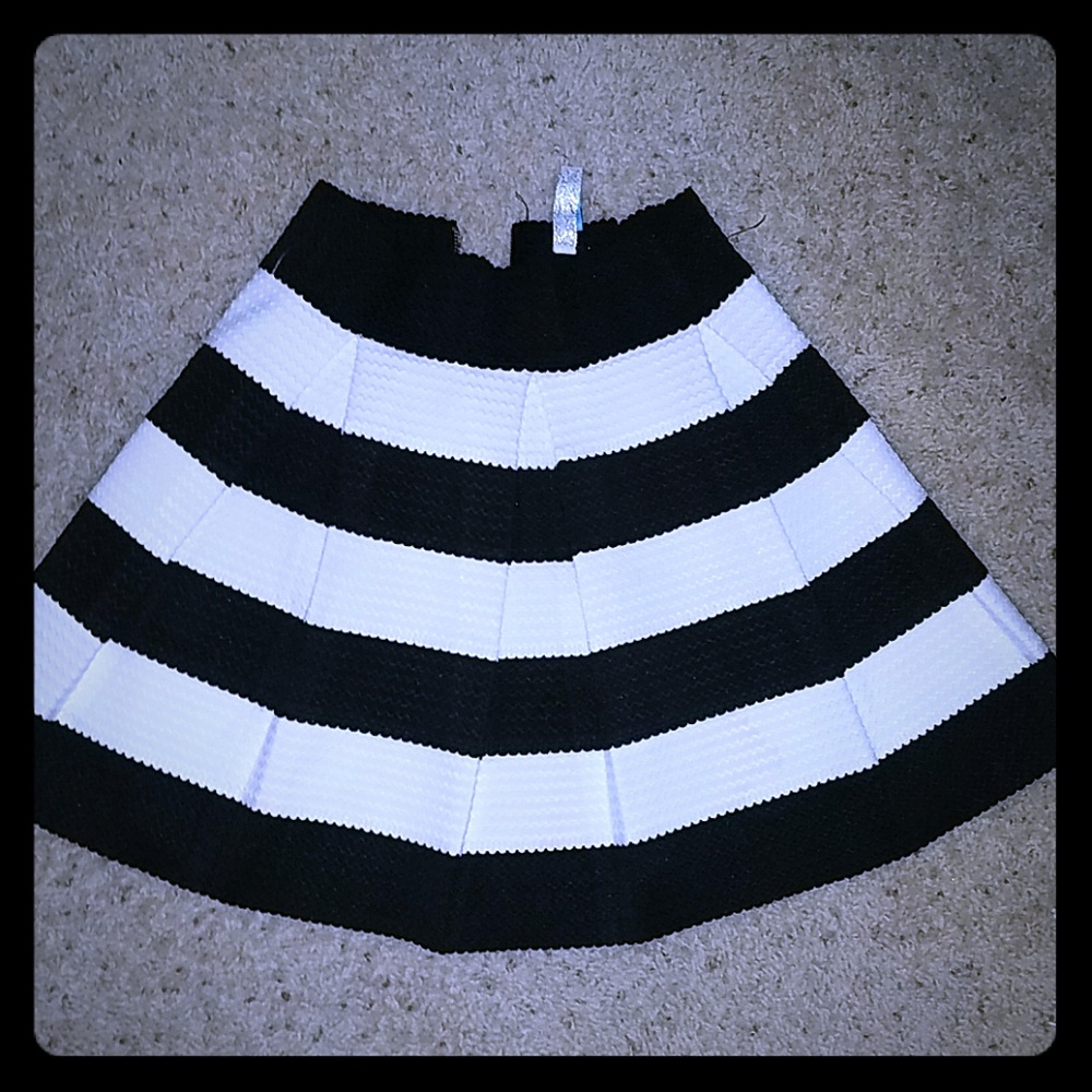 Black and white color block skirt